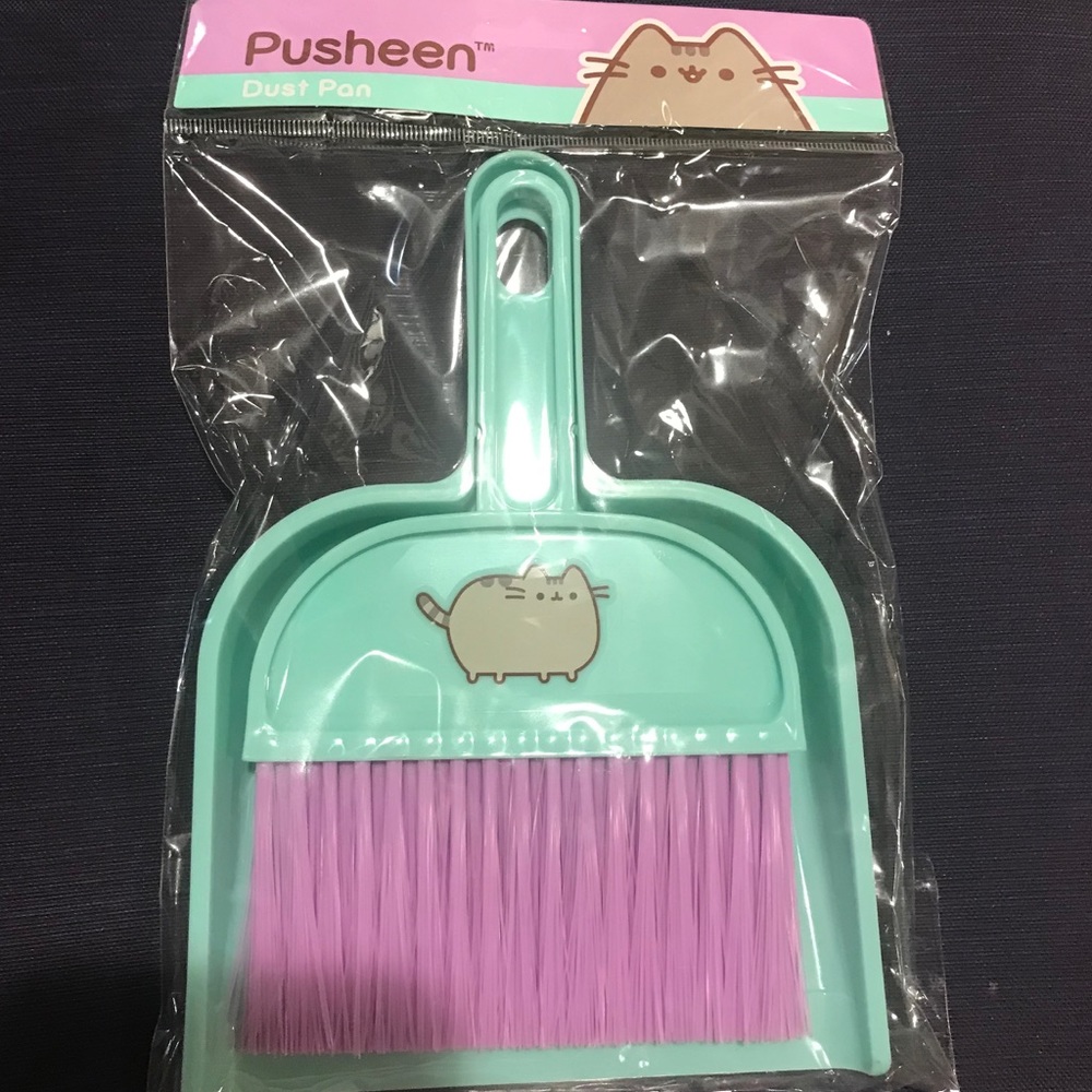 NWT Pusheen cat mini dustpan set
